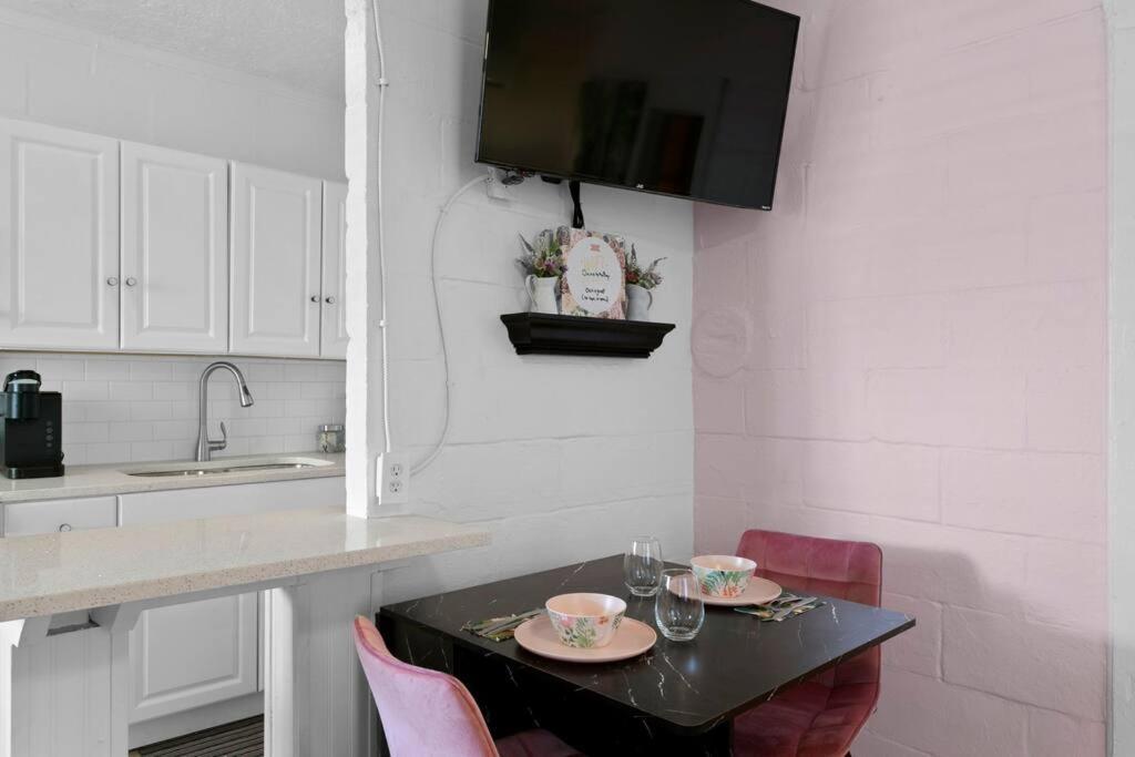 坦帕The Pink Oasis Waterfront 1 Bed Apt公寓 外观 照片