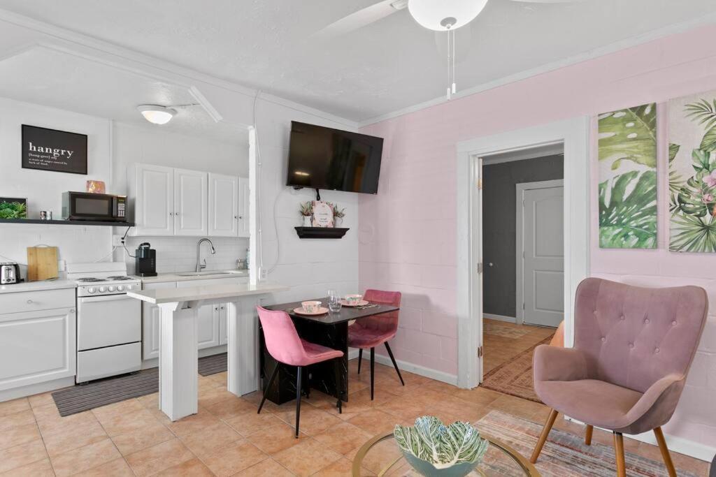 坦帕The Pink Oasis Waterfront 1 Bed Apt公寓 外观 照片
